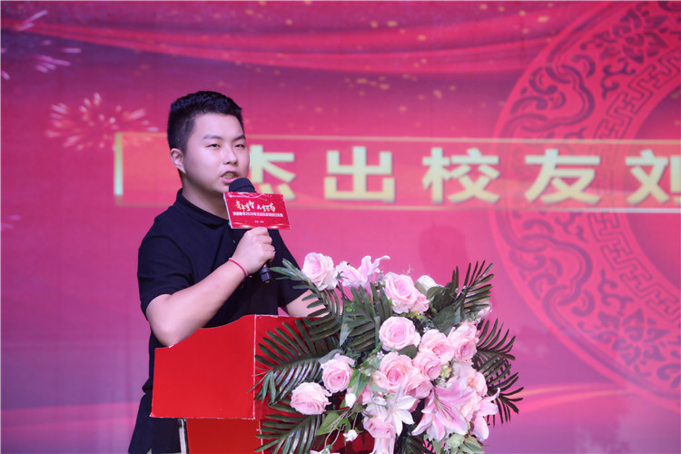 好学校，好未来|陕西新华16岁CEO 捐赠10万元支援家乡抗疫